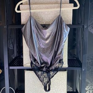 🦋BodySuit🦋 Metallic Lace-Detail Bodysuit.